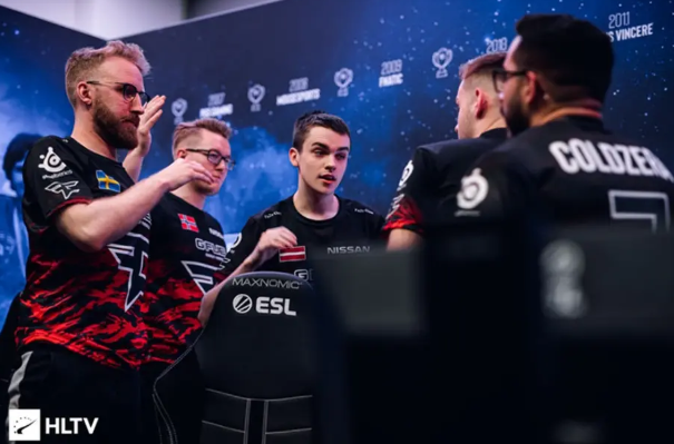 来自世界各 来自世界各